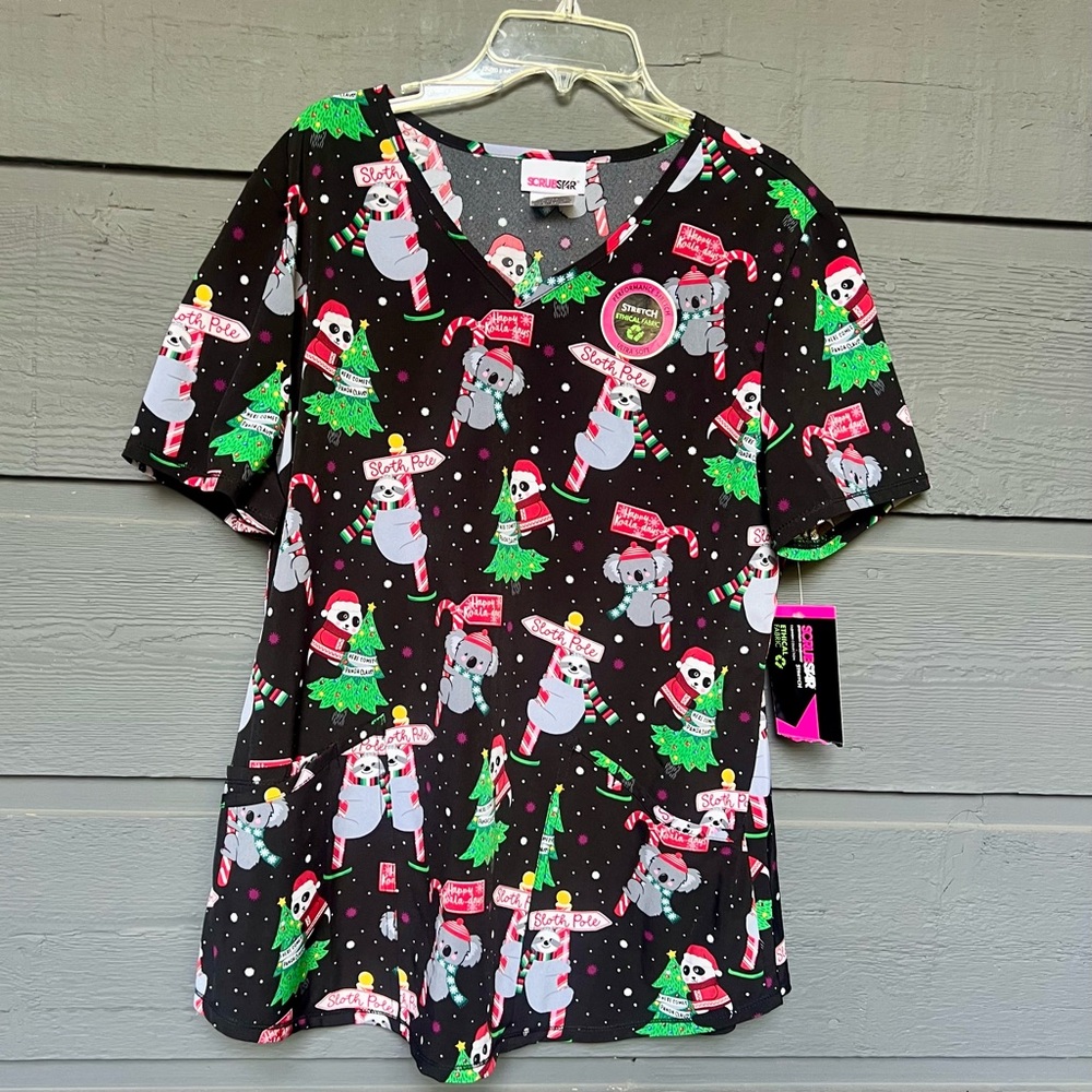 SCRUB STAR CHRISTMAS KOALA SLOTH PANDA SCRUB TOP  SIZE MEDIUM NEW